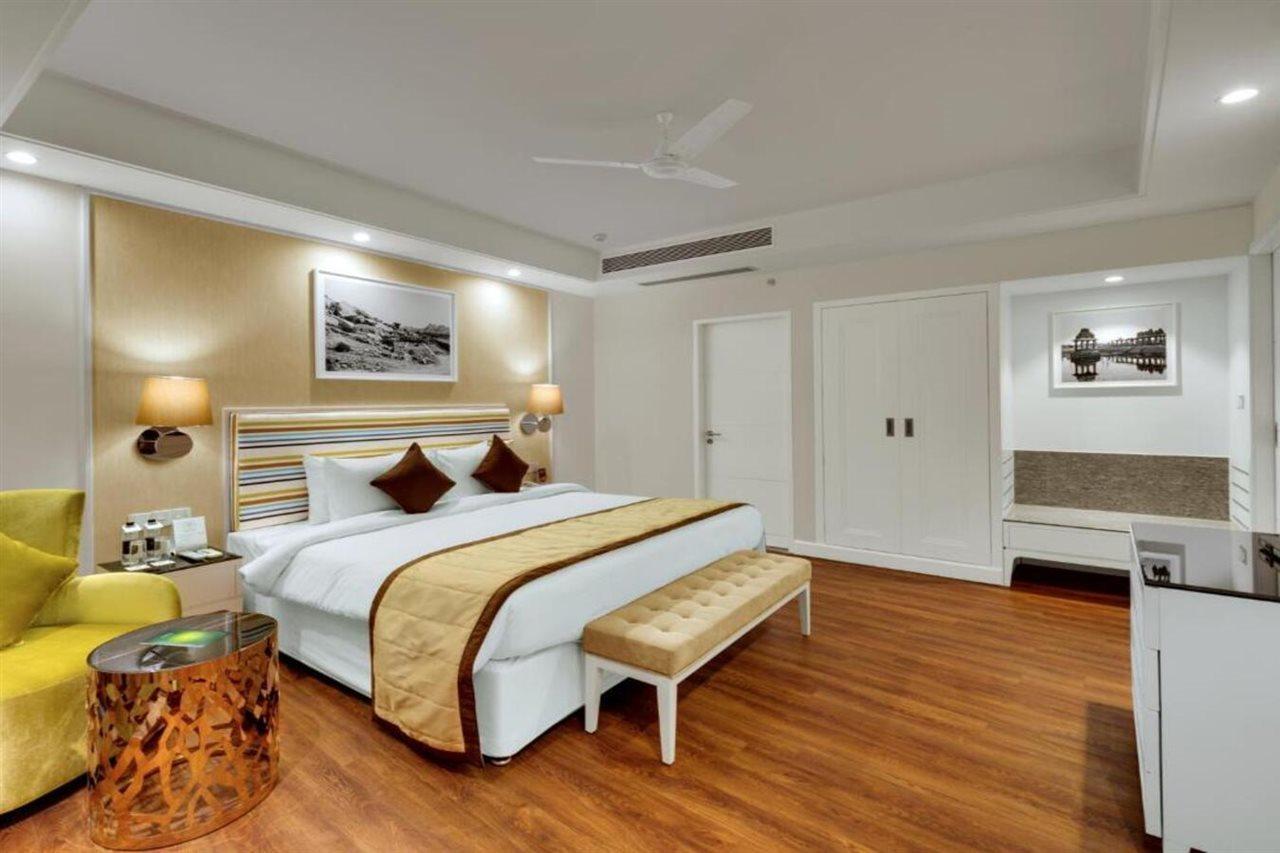 Amanora The Fern Hotels & Club Mundhwa Luaran gambar
