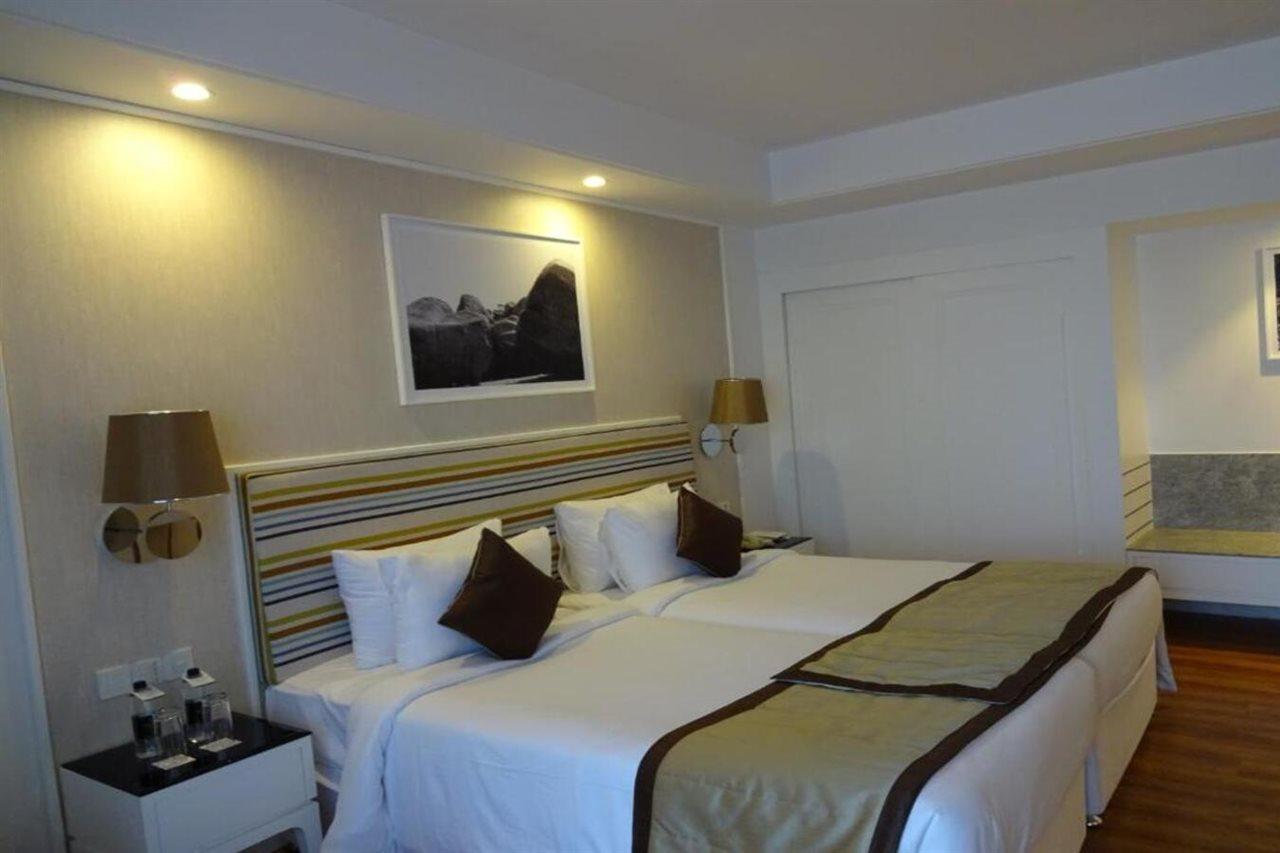 Amanora The Fern Hotels & Club Mundhwa Luaran gambar