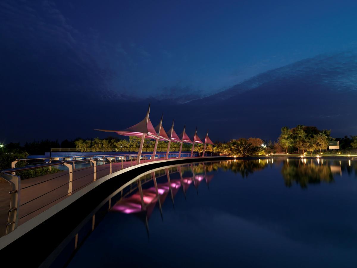 Amanora The Fern Hotels & Club Mundhwa Luaran gambar
