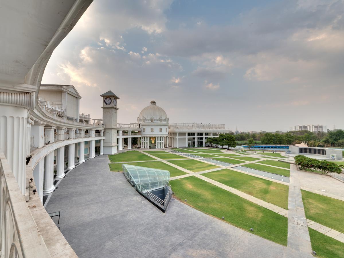 Amanora The Fern Hotels & Club Mundhwa Luaran gambar