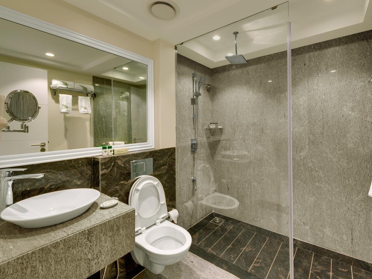 Amanora The Fern Hotels & Club Mundhwa Luaran gambar