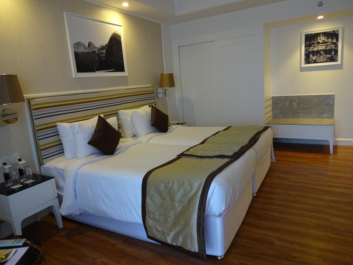 Amanora The Fern Hotels & Club Mundhwa Luaran gambar