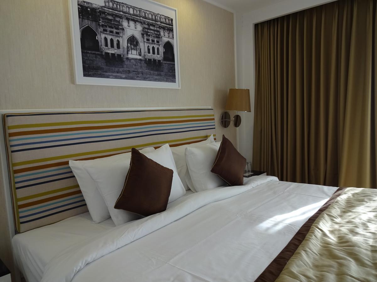 Amanora The Fern Hotels & Club Mundhwa Luaran gambar
